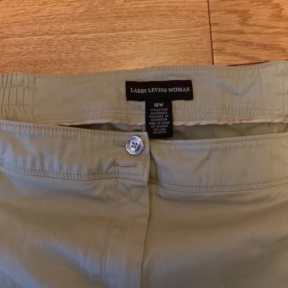 Plus size cuffed 97% cotton Capri pants. - Picture 3 of 3